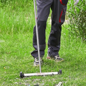 Rolling 10lbs. Magnetic Sweeper